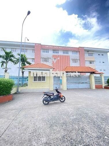 Bán nhà Mặt Tiền Thới Tứ,Hóc Môn. DT 4,2x13m. Giá : 3,9 tỷ