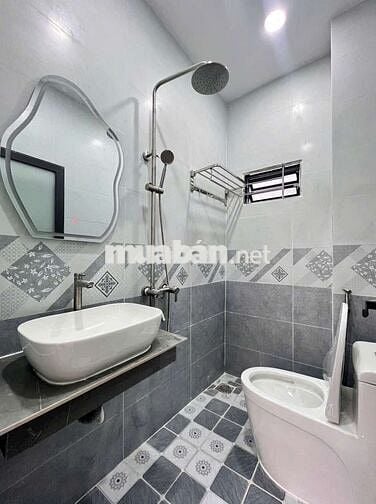 Nhà /30m TL 15, DT 55m2 Ngan 5m, 1 Lững 3PN-2WC, SHR, HXH rộng thoáng.