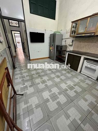 Cho thuê nhà 3 tầng tiện kinh doanh đường 800A, Q.Cầu Giấy