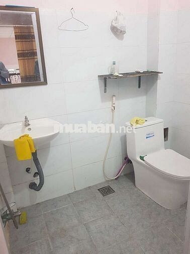 Cho thuê nhà nguyên căn gác lửng dt 5×18 có 2pn,2wc. Có nội thất