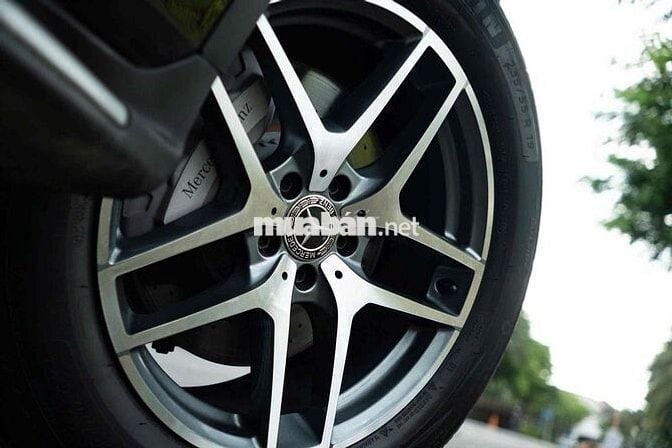 LONG ANH AUTO về Mercedes GLC300 4Matic model 2018