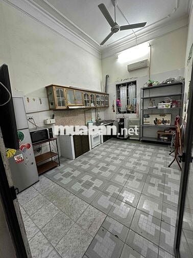 Cho thuê nhà 3 tầng tiện kinh doanh đường 800A, Q.Cầu Giấy
