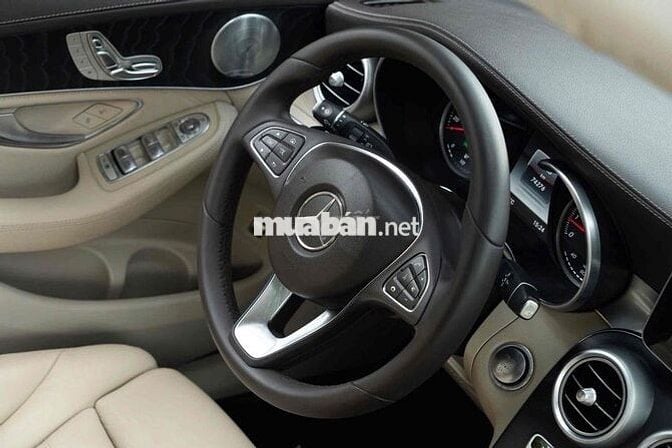 LONG ANH AUTO về Mercedes GLC300 4Matic model 2018
