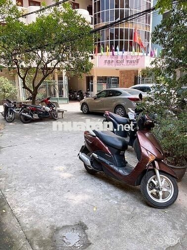 Cho thuê tập thể tầng 1 bộ tài chính