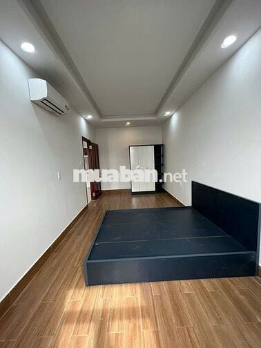 Cho thuê Studio Ban công 1PN rộng tách bếp Tại Dương Quảng Hàm