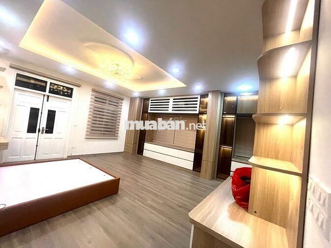 NHÀ 5 TẦNG THANG MÁY - 2 MẶT THOÁNG - ĐÊ LA THÀNH TRUNG TÂM ĐỐNG ĐA