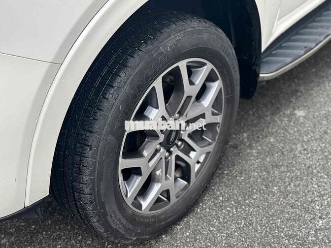 Ford Everest 2023 Titanium 2.0L 4x2 AT - 50000 km