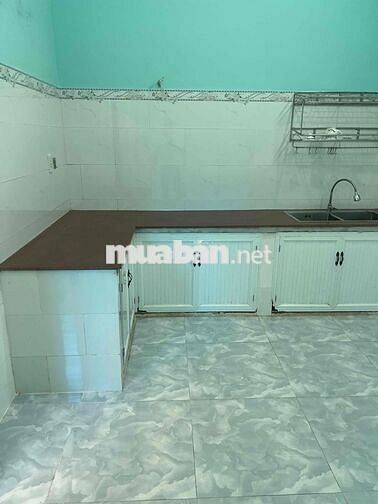 cho thuê nhà cấp 4 , sân vườn, sân đậu ô tô , khu vực an ninh tốt!