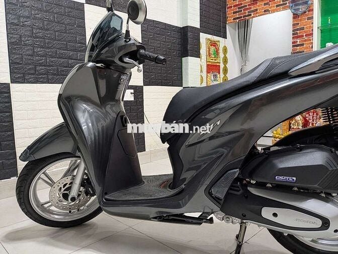 Bán xe SH 125 ,  màu xám rất mới 99% . Chính Chủ