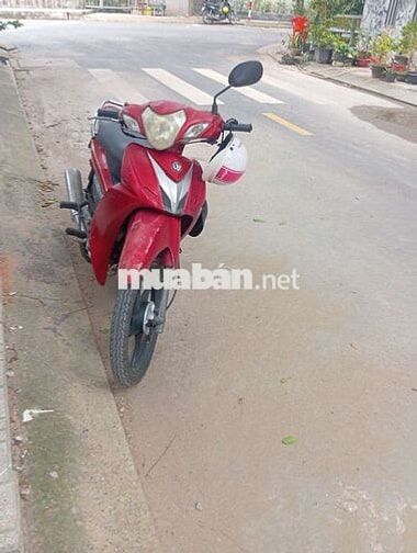 xe nhà đang chạy đi làm