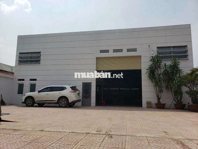 Bán nhà xưởng 2 mặt tiền full thổ cư, xây dựng kiên có, đường xe tải