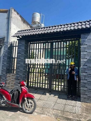 cho thuê nhà cấp 4 , sân vườn, sân đậu ô tô , khu vực an ninh tốt!