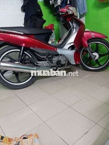 xe nhà đang chạy đi làm