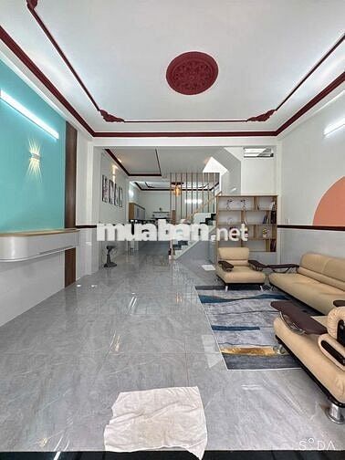 Xe hơi đậu trong nhà, nhà bao đẹp mà rẻ