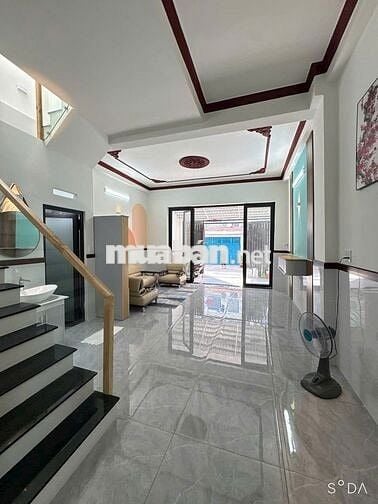 Xe hơi đậu trong nhà, nhà bao đẹp mà rẻ