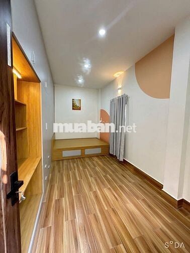 Xe hơi đậu trong nhà, nhà bao đẹp mà rẻ