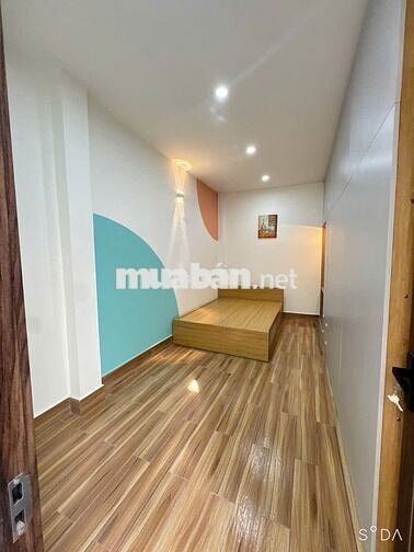 Xe hơi đậu trong nhà, nhà bao đẹp mà rẻ