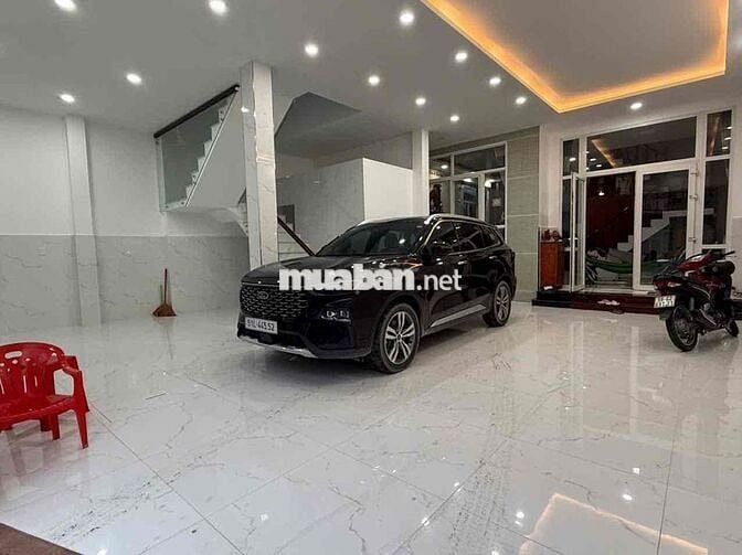 NHÀ MẶT TIỀN TRỆT LẦU 200m2 2PN MỚI KENG