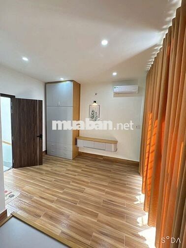Xe hơi đậu trong nhà, nhà bao đẹp mà rẻ