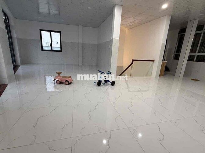 NHÀ MẶT TIỀN TRỆT LẦU 200m2 2PN MỚI KENG