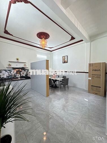 Xe hơi đậu trong nhà, nhà bao đẹp mà rẻ
