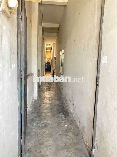 NHÀ+ DÃY TRỌ PHÍA SAU , THU NHẬP 20TR THG NGAY CHỢ THỚI HÒA VLA
