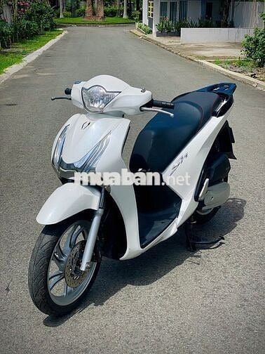 Xe máy Honda SH màu trắng sản xuất 2012