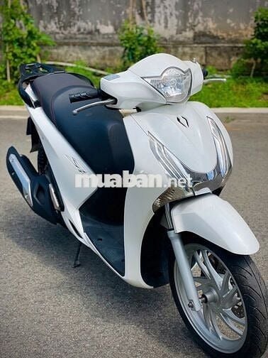 Xe máy Honda SH màu trắng sản xuất 2012