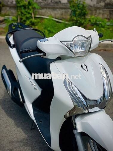 Xe máy Honda SH màu trắng sản xuất 2012