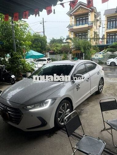 Hyundai Elantra AD số tự động 4 chỗ màu trắng