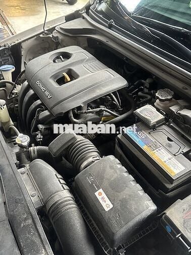 Hyundai Elantra AD số tự động 4 chỗ màu trắng