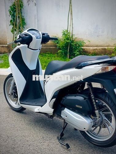 Xe máy Honda SH màu trắng sản xuất 2012