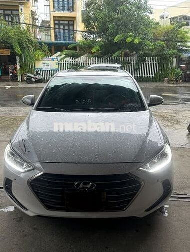 Hyundai Elantra AD số tự động 4 chỗ màu trắng