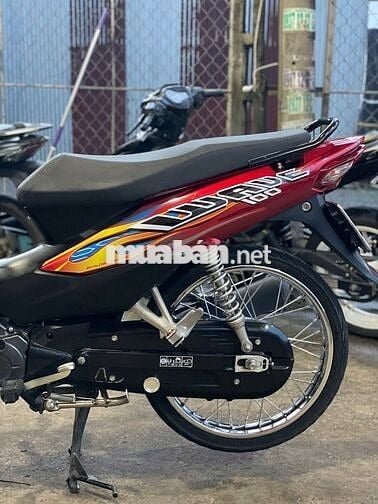 Xe máy Honda Wave 100 màu đỏ sản xuất 2023