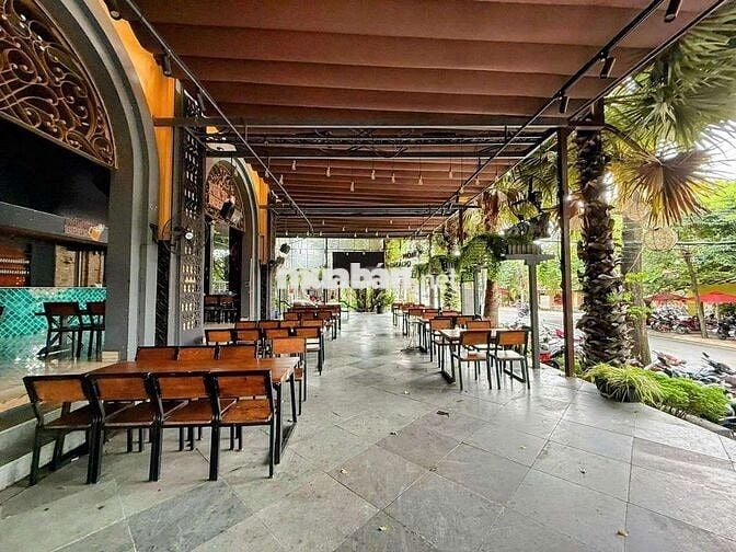 Biệt thự và nhà hàng tiệc cưới 1593m2