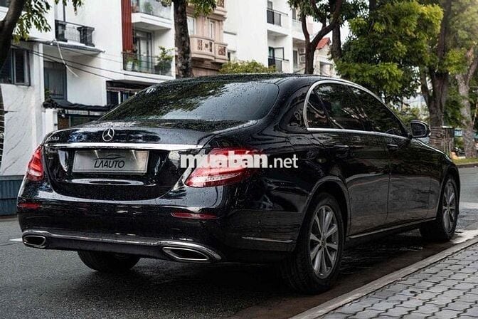 Mercedes E200 Model 2020 - Đen Nâu - 1 chủ