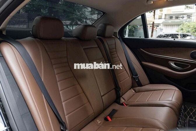 Mercedes E200 Model 2020 - Đen Nâu - 1 chủ