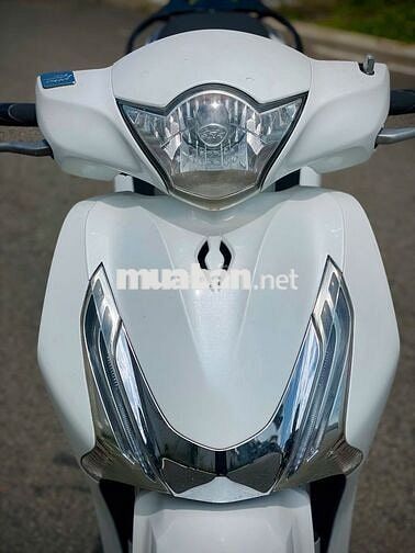 Xe máy Honda SH màu trắng sản xuất 2012