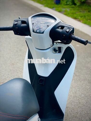 Xe máy Honda SH màu trắng sản xuất 2012