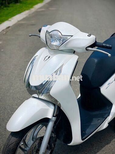 Xe máy Honda SH màu trắng sản xuất 2012