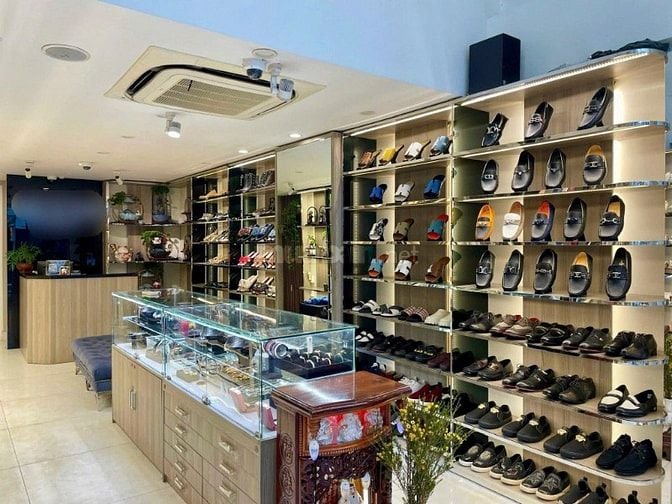 TIỆM GIÀY CỰC KỲ ĐẸP KINH DOANH SẦM UẤT TỐT KHU PHỐ TRUNG TÂM