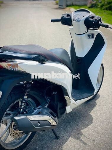 Xe máy Honda SH màu trắng sản xuất 2012