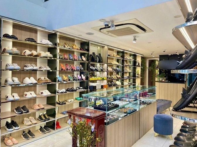 TIỆM GIÀY CỰC KỲ ĐẸP KINH DOANH SẦM UẤT TỐT KHU PHỐ TRUNG TÂM