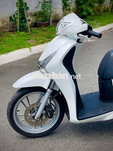 Xe máy Honda SH màu trắng sản xuất 2012