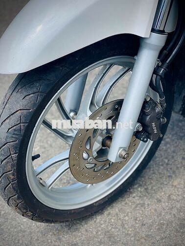Xe máy Honda SH màu trắng sản xuất 2012