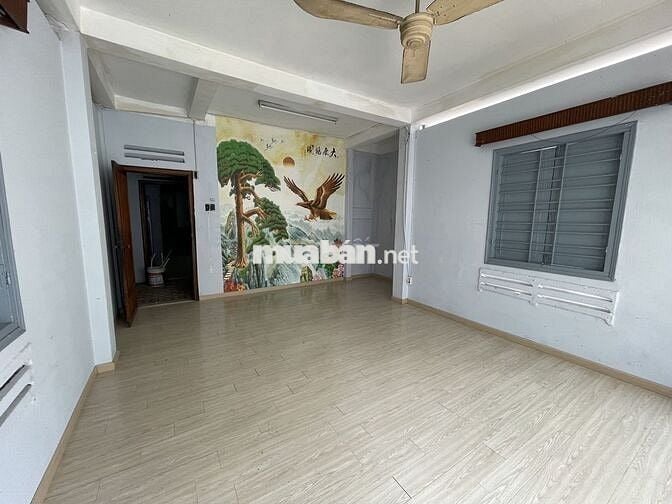 NGUYÊN CĂN MT NGUYỄN MINH HOÀNG DT 7X20M TRỆT 3 LẦU SÂN THƯỢNG