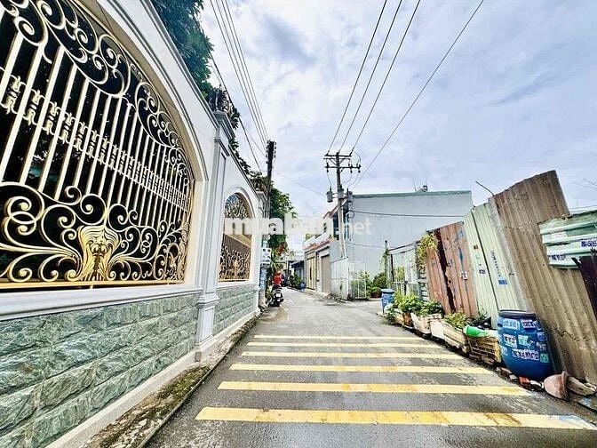 3,65 tỷ- hai oto tránh nhau -Nguyễn Hiền dĩ an bình dương