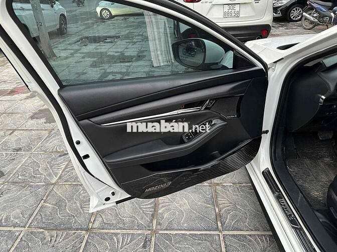 Mazda 3 2023 1.5L Sport Luxury - 50000 km