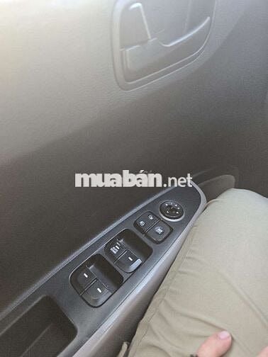 Hyundai i10 Base 2019 số sàn 5 chỗ màu trắng