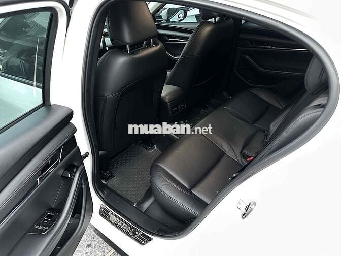 Mazda 3 2023 1.5L Sport Luxury - 50000 km